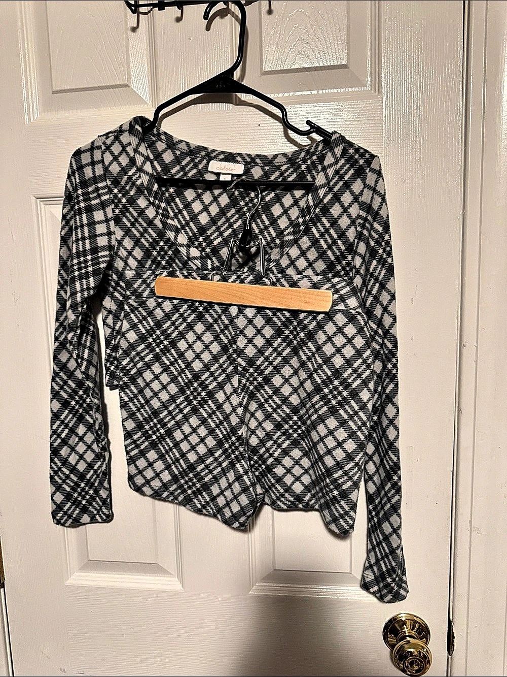 Colsie Plaid Long Sleeve Top in Gray & Black Size Medium